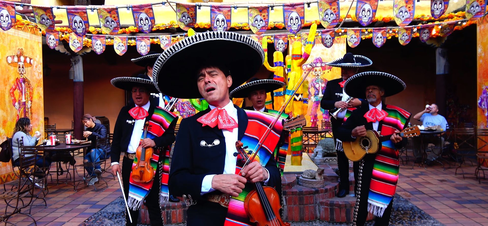 groupe de musique mariachi à Disneyland Paris